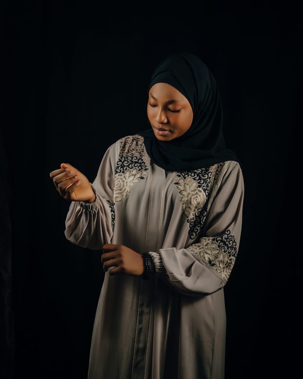 Abaya with cotton sleeves and golden zipper