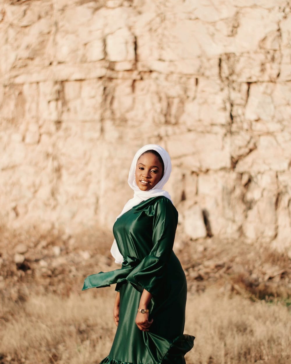 Silk abaya with textured diamond pattern